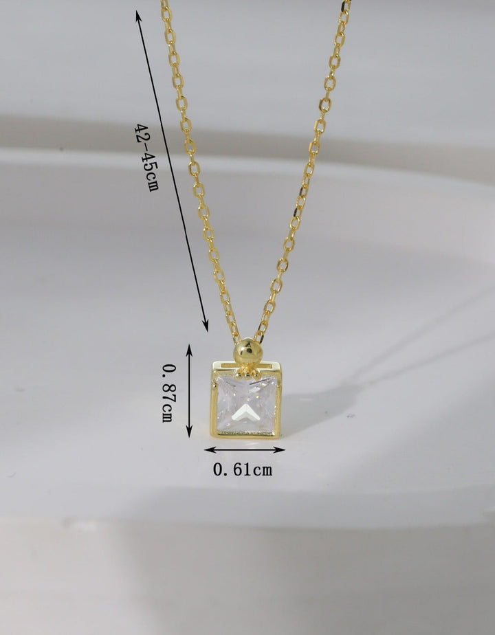 Mia Collar de Plata con baño de Oro de 14kl con dije cuadrado Andrea