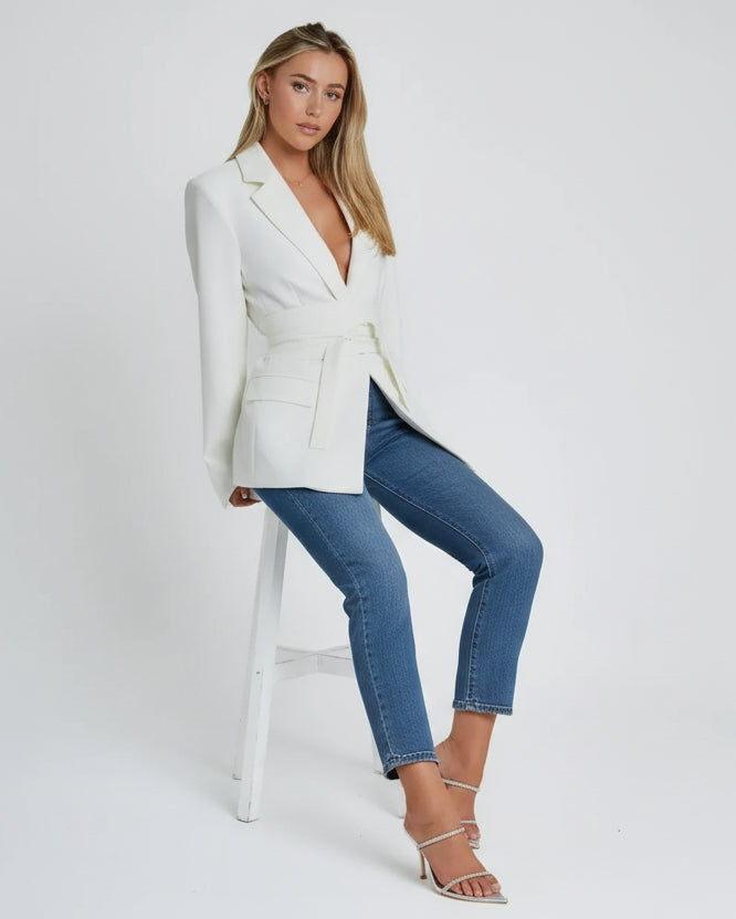 Blazer Suus - Eenvoud met een bijzonder vrouwelijk silhouet