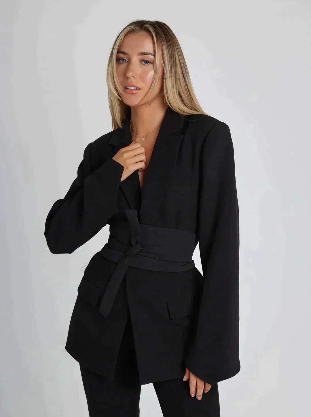 Blazer Suus - Eenvoud met een bijzonder vrouwelijk silhouet