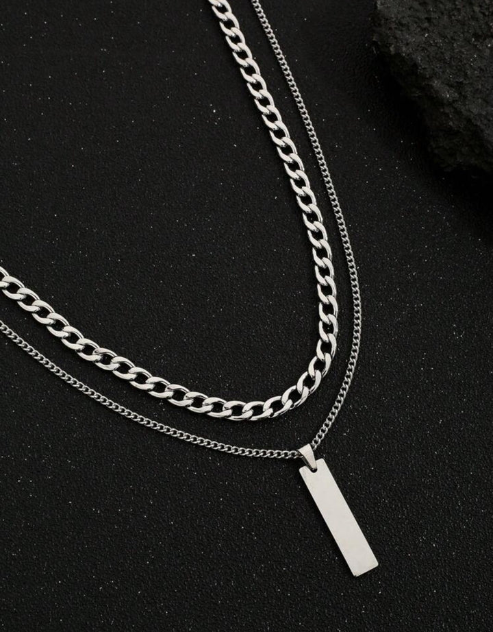 Collar plateado con dije plateado