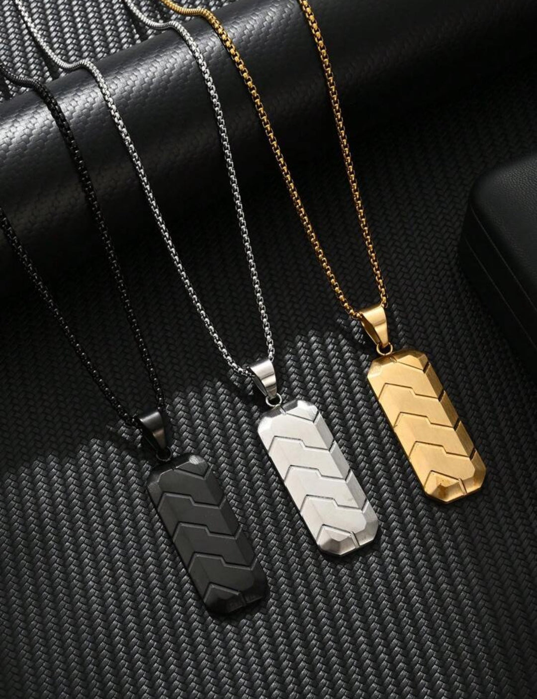Collar de acero inoxidable con colgante Monolit Plateado