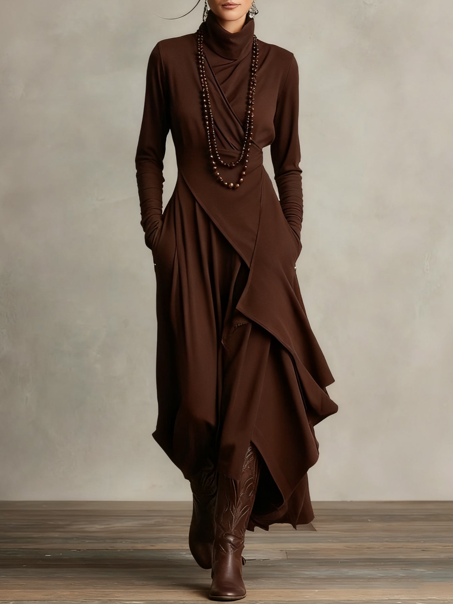 Vesalyn | Asymmetrische Maxi Jurk met Hoge Col