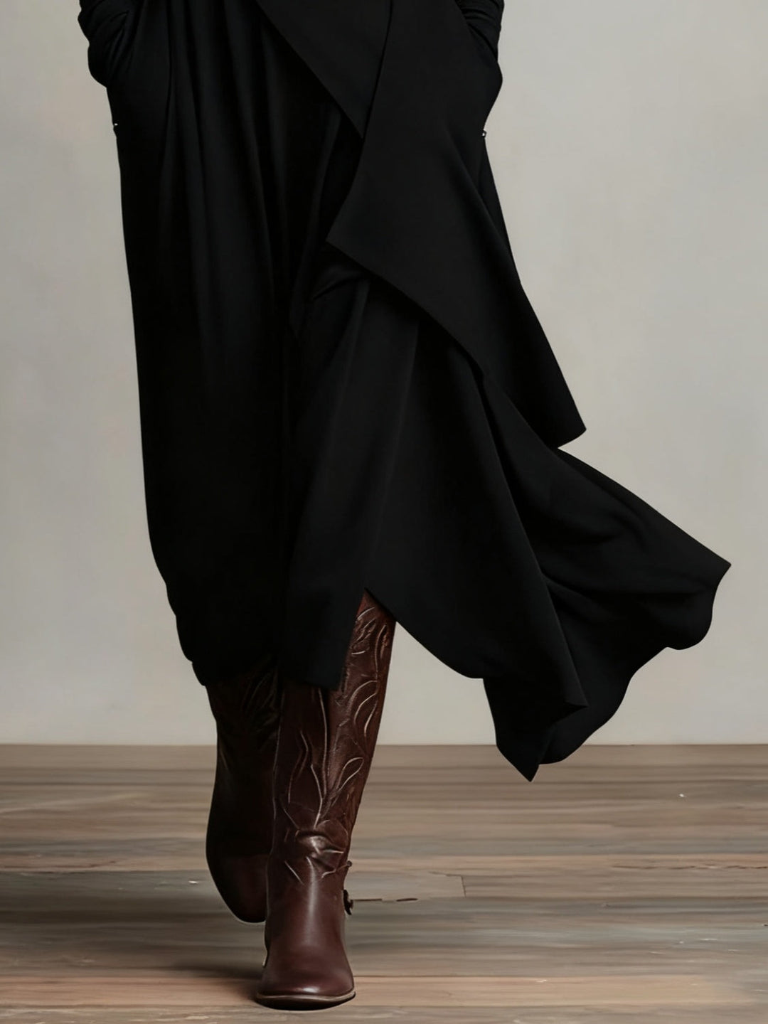 Vesalyn | Asymmetrische Maxi Jurk met Hoge Col